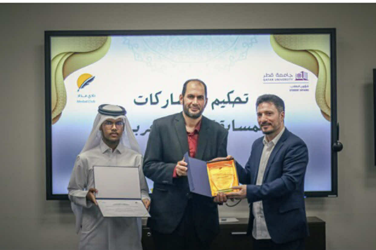 رئيس لجنة التحكيم في مسابقة الخط العربي بجامعة قطر